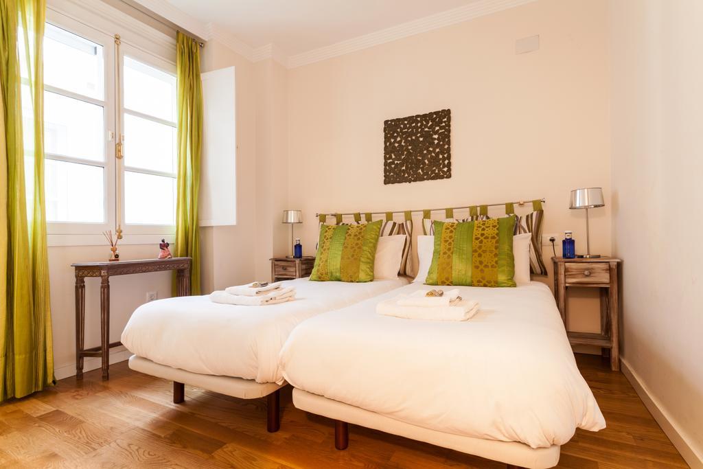 City Rooftop Paradise - Space Maison Apartments Seville Room photo