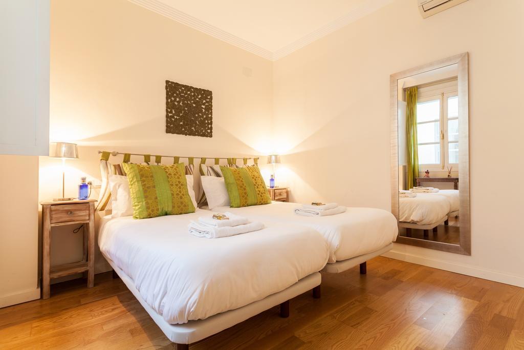 City Rooftop Paradise - Space Maison Apartments Seville Room photo